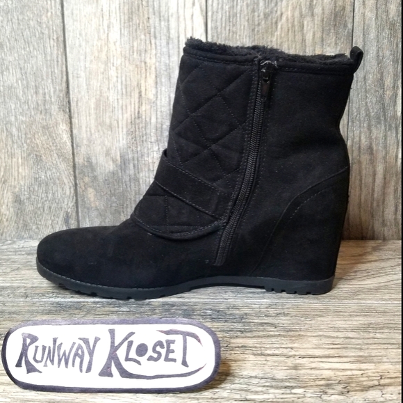 unisa wedge boots
